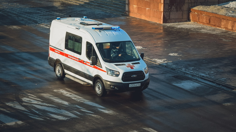 Грузовик столкнулся с каретой скорой помощи в Челябинске