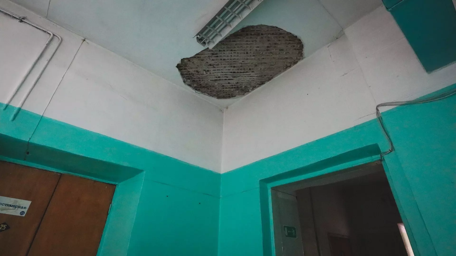 Обрушением потолка в челябинской школе заинтересовалась прокуратура