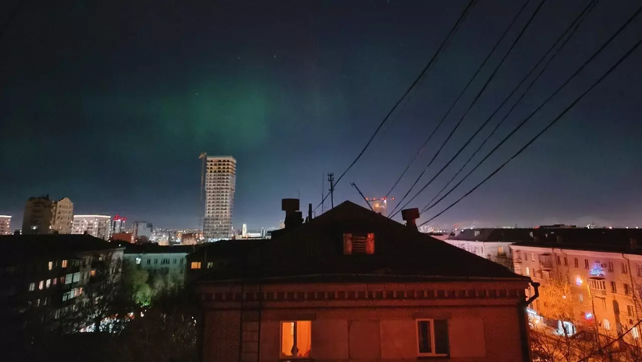 Электромагнитная буря стала причиной северного сияния в Челябинской области