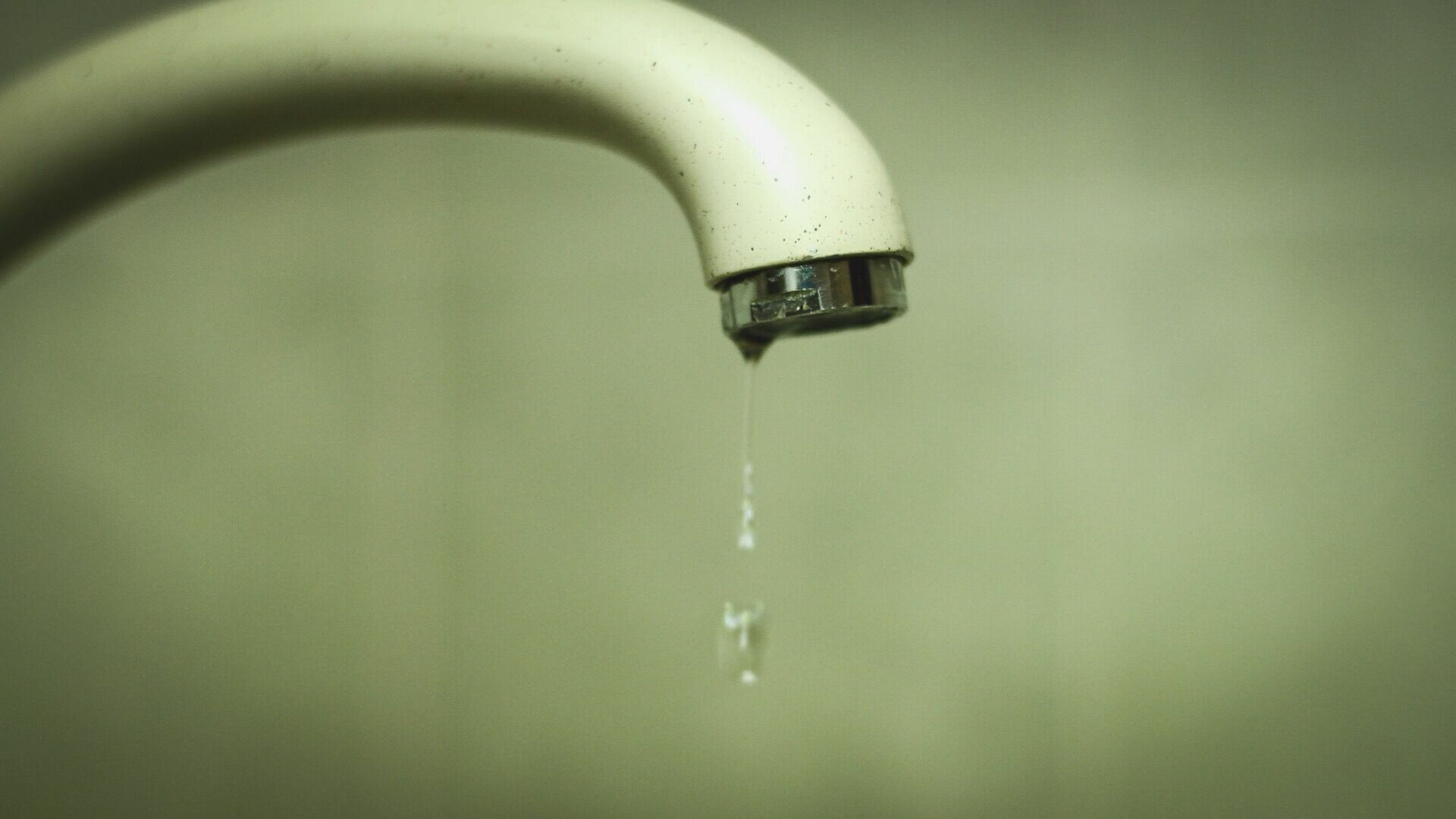 Целый месяц нет горячей воды у жильцов проблемного дома в Челябинской области