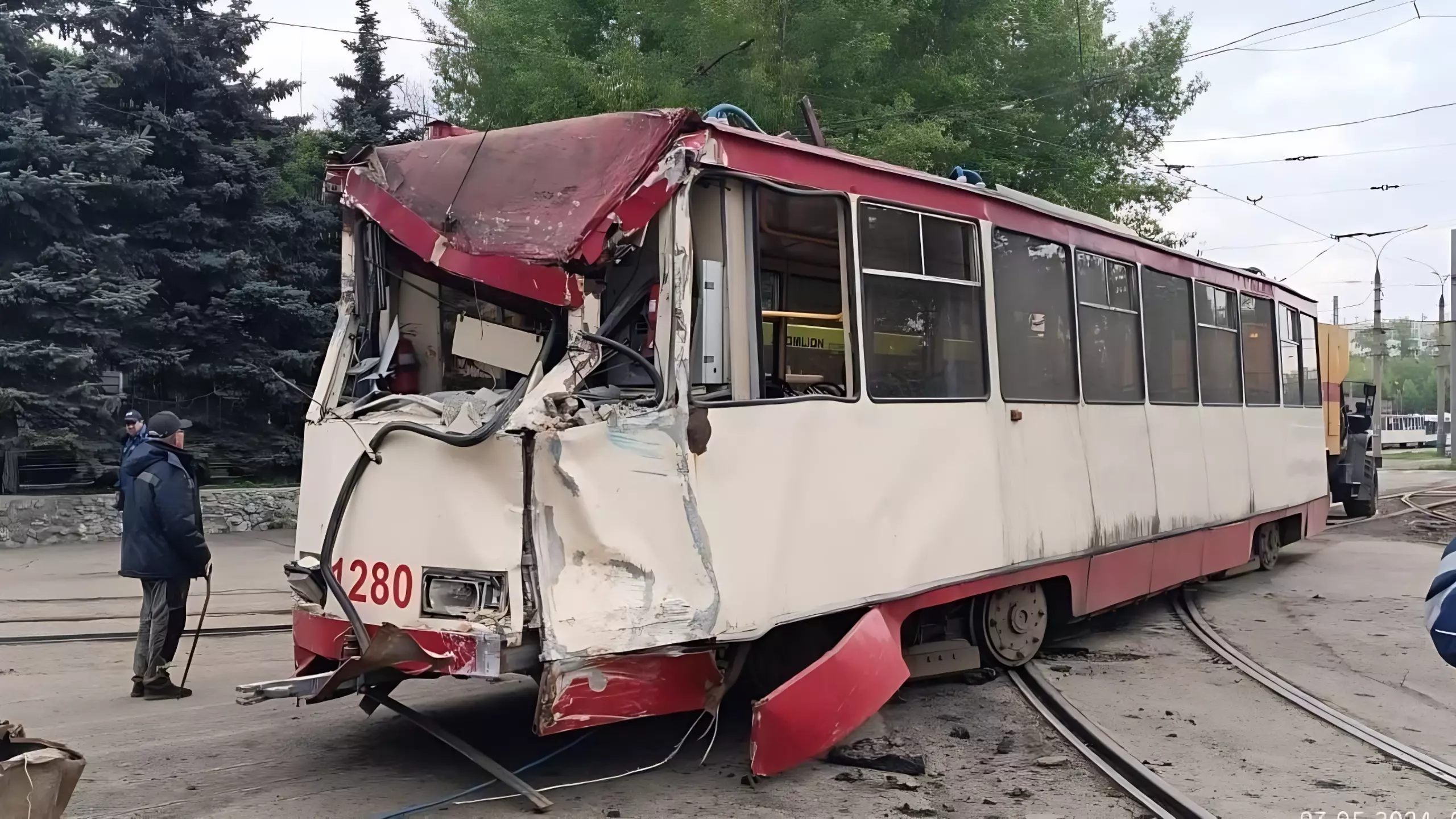 Челябинский трамвай врезался в стену депо