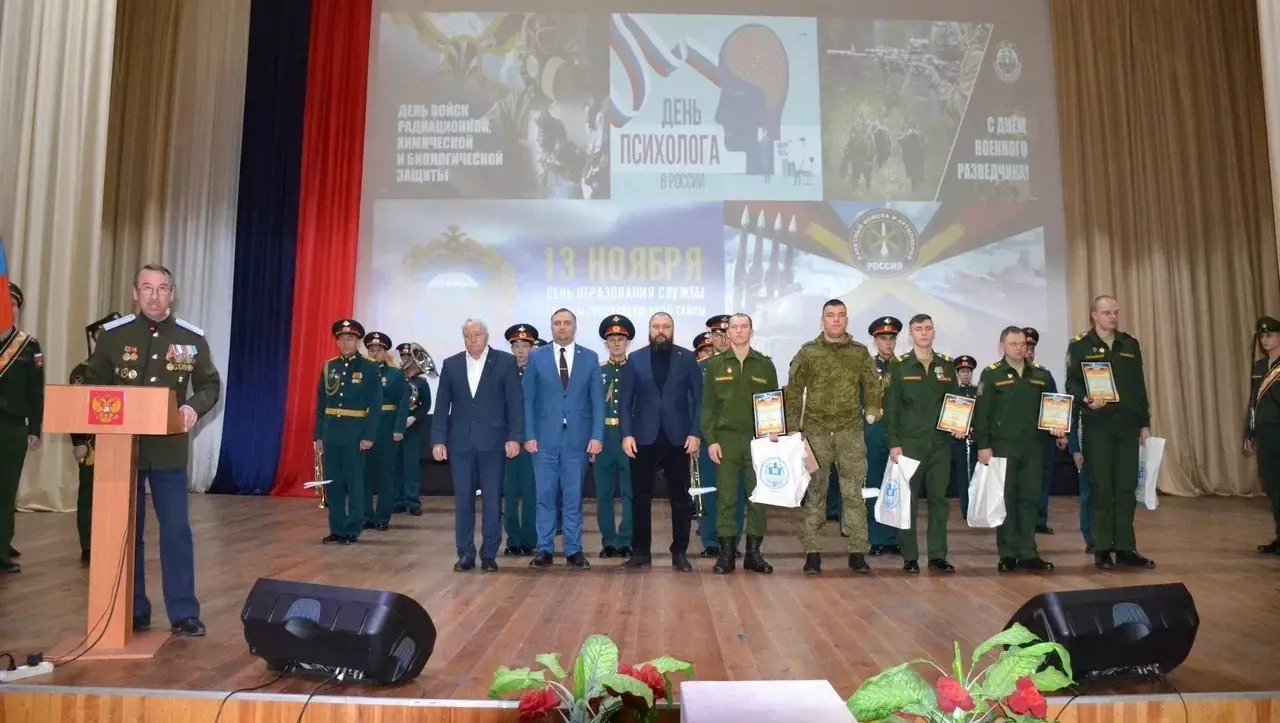 Гвардейцы УДТК получили награды за боевые заслуги