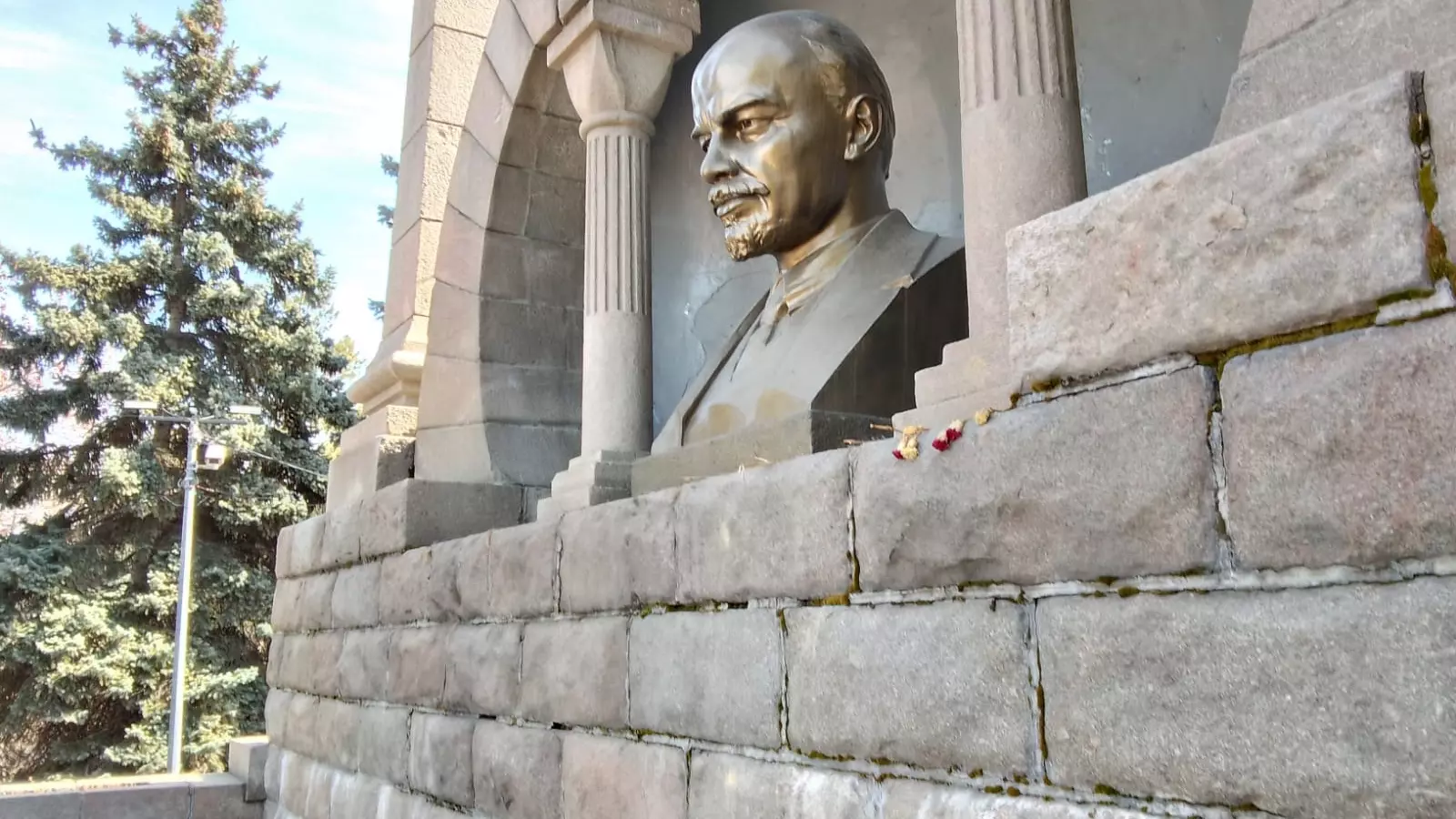 Памятник-мавзолей Ленину в Челябинске