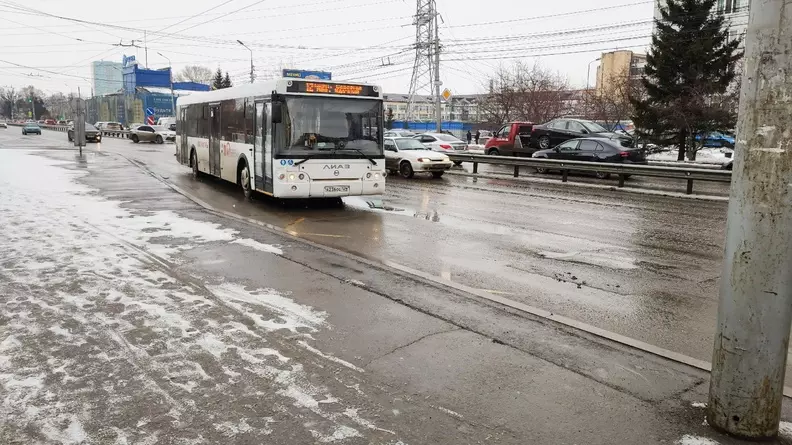 Застряли в челябинской школе пассажиры автобуса до Казахстана